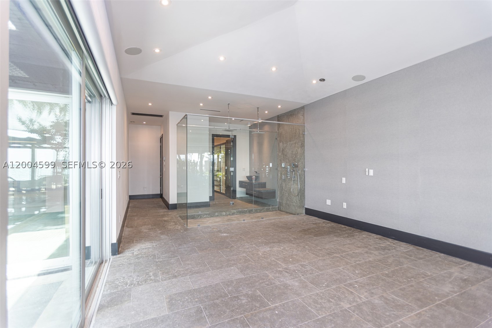 2440 N Shore Ter, Miami Beach FL 33141