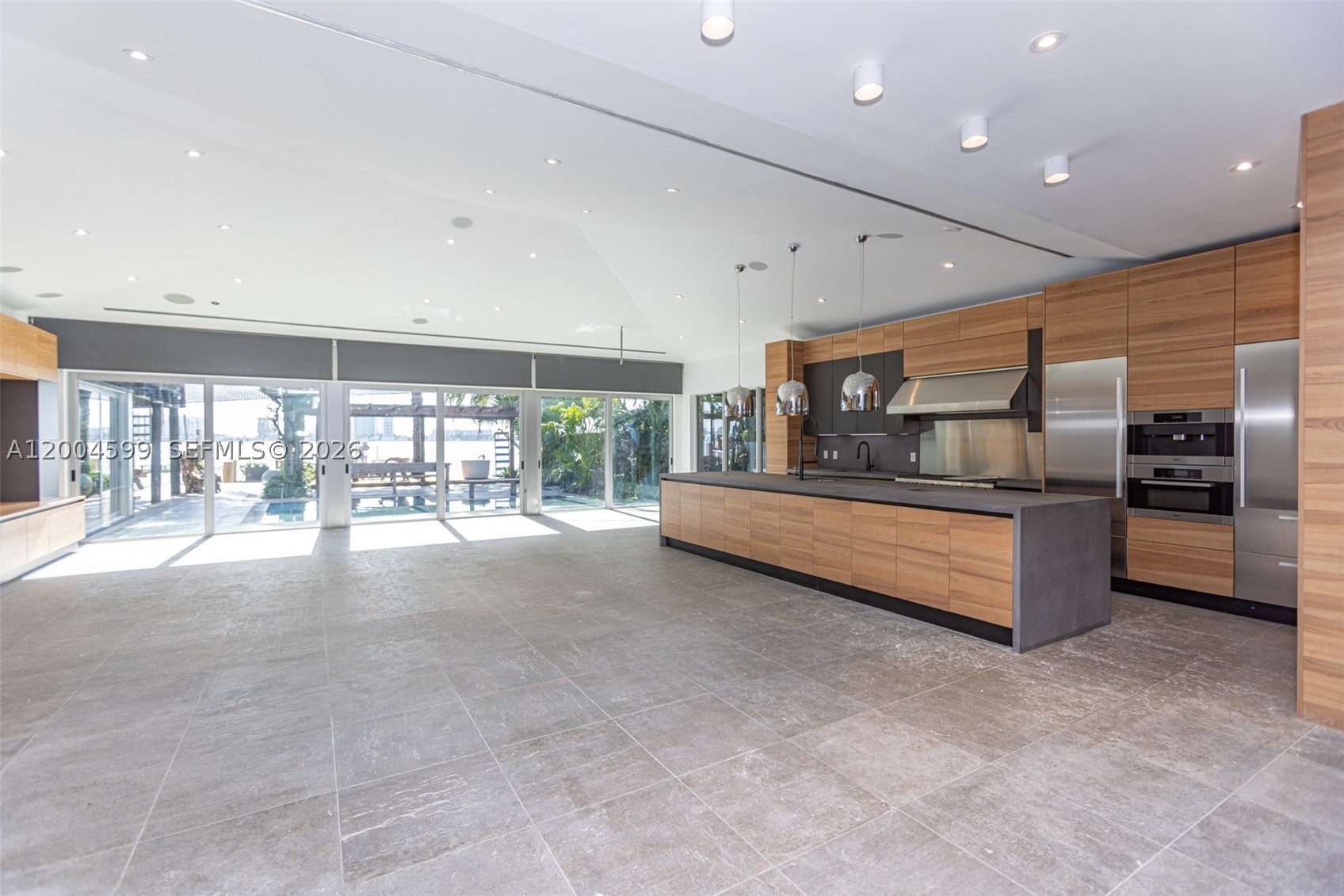 2440 N Shore Ter, Miami Beach FL 33141