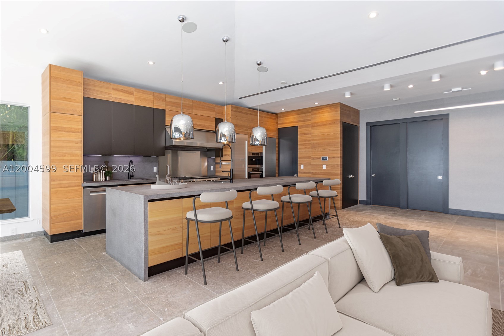 2440 N Shore Ter, Miami Beach FL 33141
