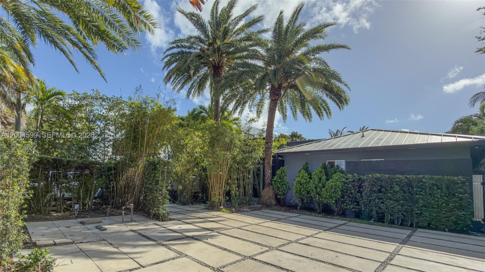2440 N Shore Ter, Miami Beach FL 33141