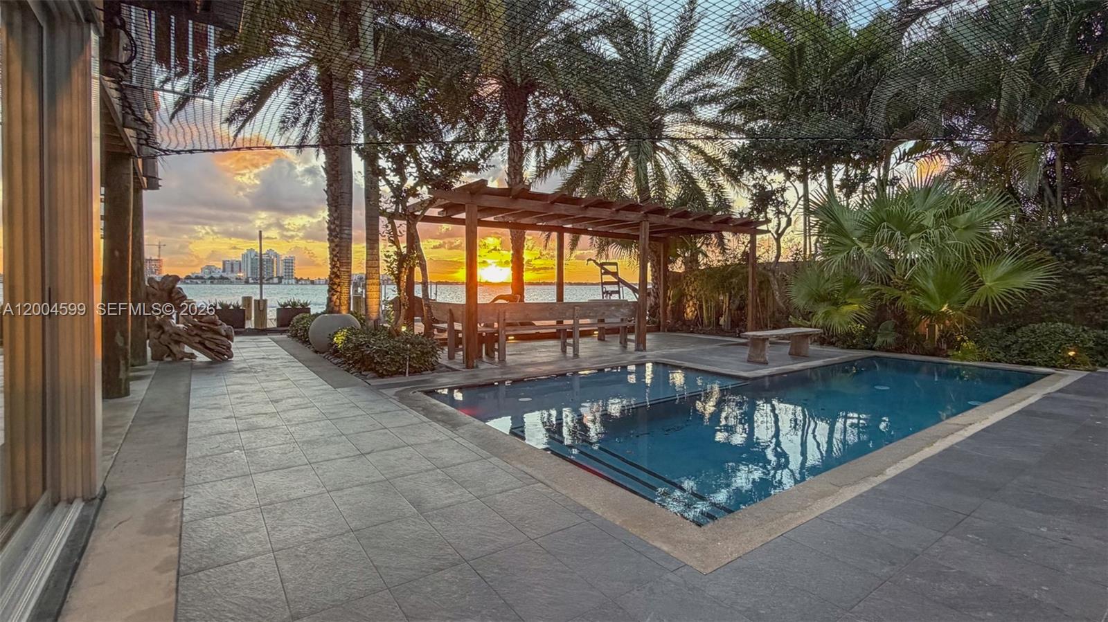 2440 N Shore Ter, Miami Beach FL 33141