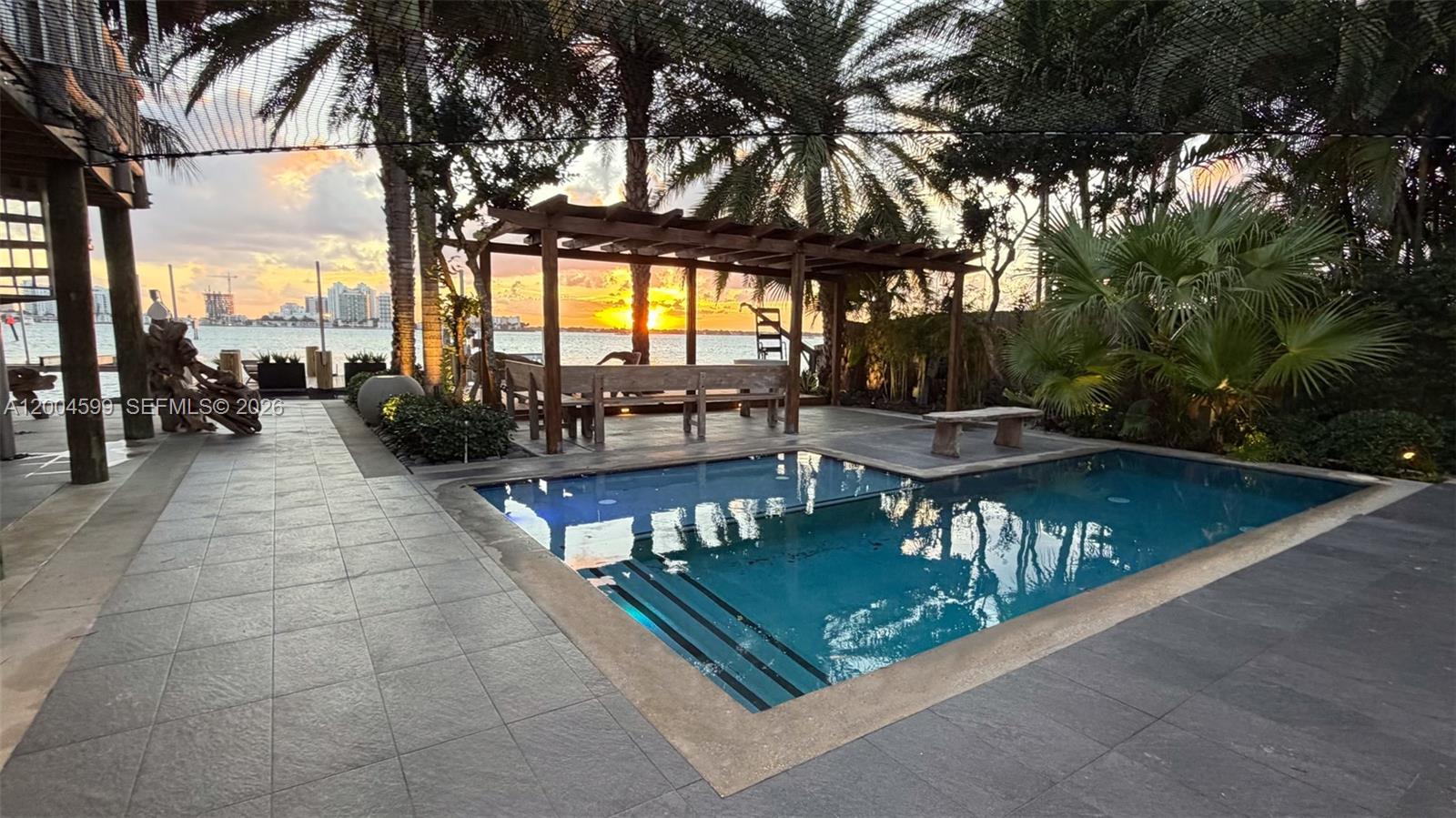 2440 N Shore Ter, Miami Beach FL 33141