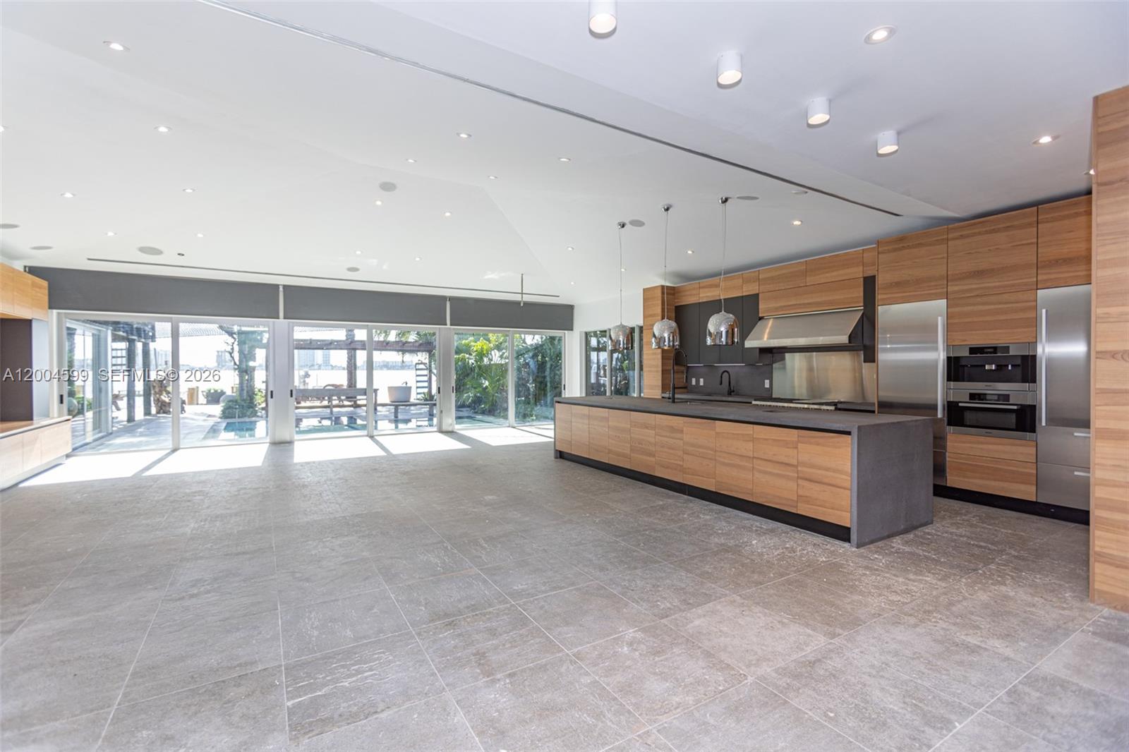 2440 N Shore Ter, Miami Beach FL 33141