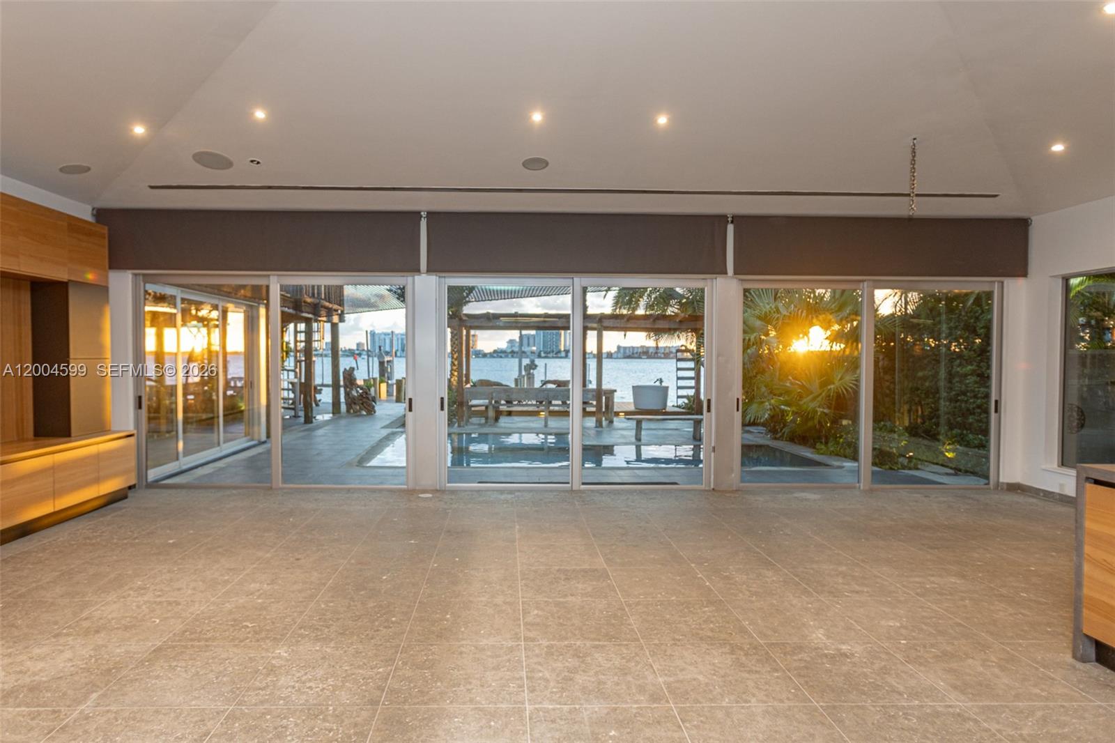 2440 N Shore Ter, Miami Beach FL 33141