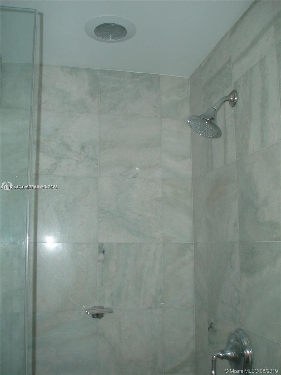 1060 Brickell Ave #1409, Miami FL 33131