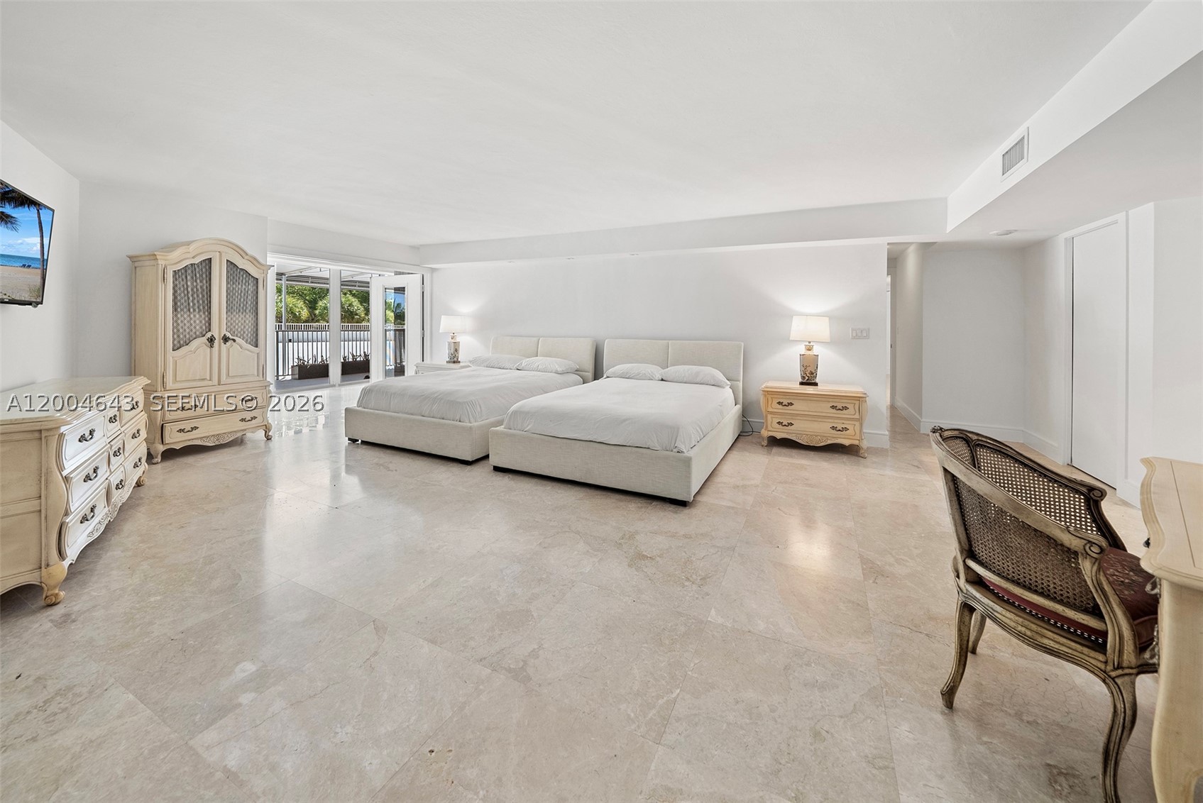 600 Grapetree Dr #3BS, Key Biscayne FL 33149