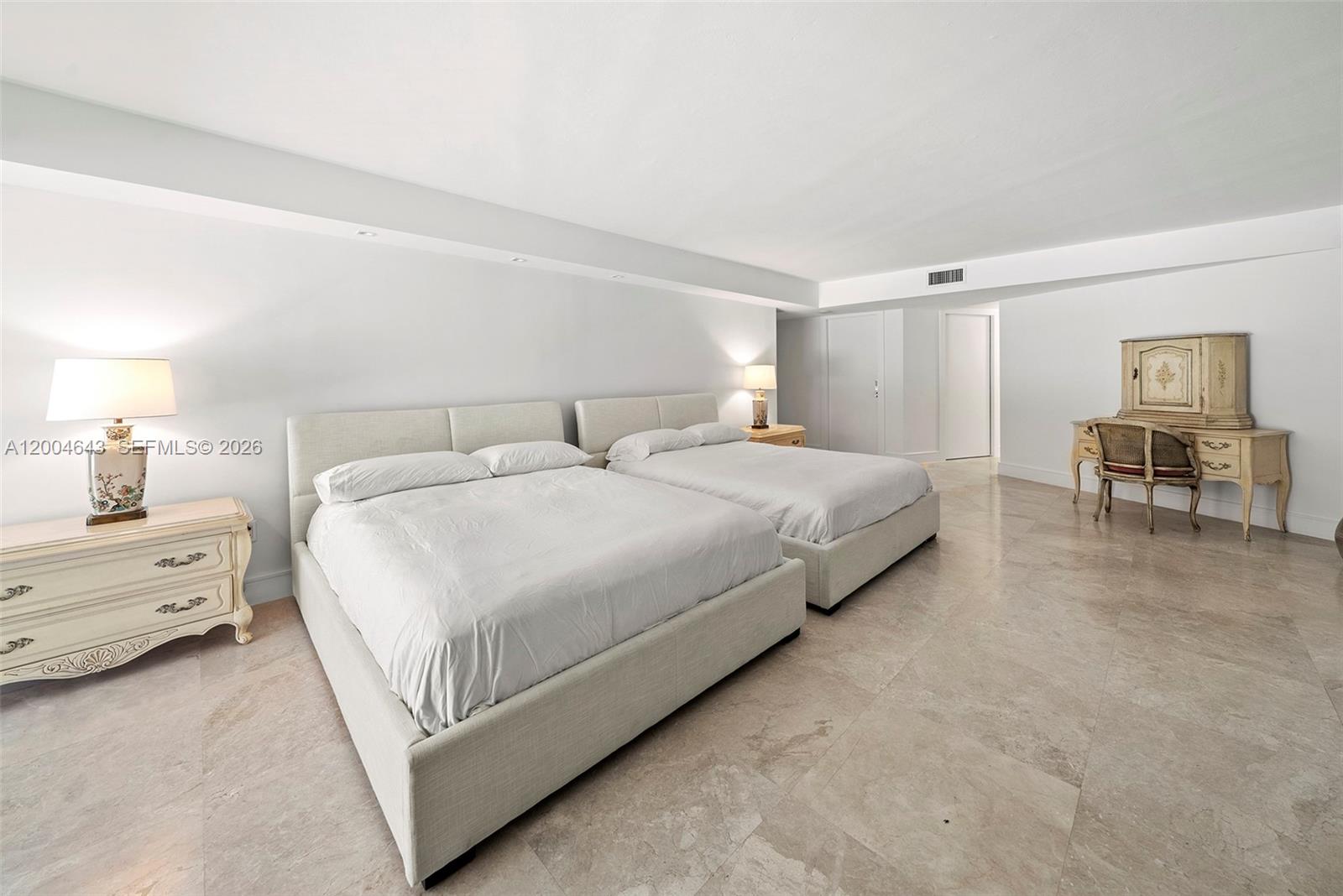 600 Grapetree Dr #3BS, Key Biscayne FL 33149