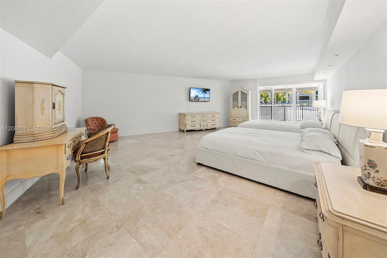 600 Grapetree Dr #3BS, Key Biscayne FL 33149