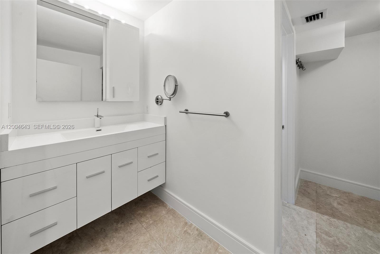 600 Grapetree Dr #3BS, Key Biscayne FL 33149