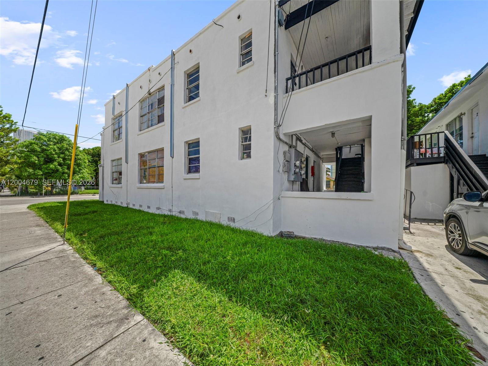 500 SW 8th AVE, Miami FL 33130