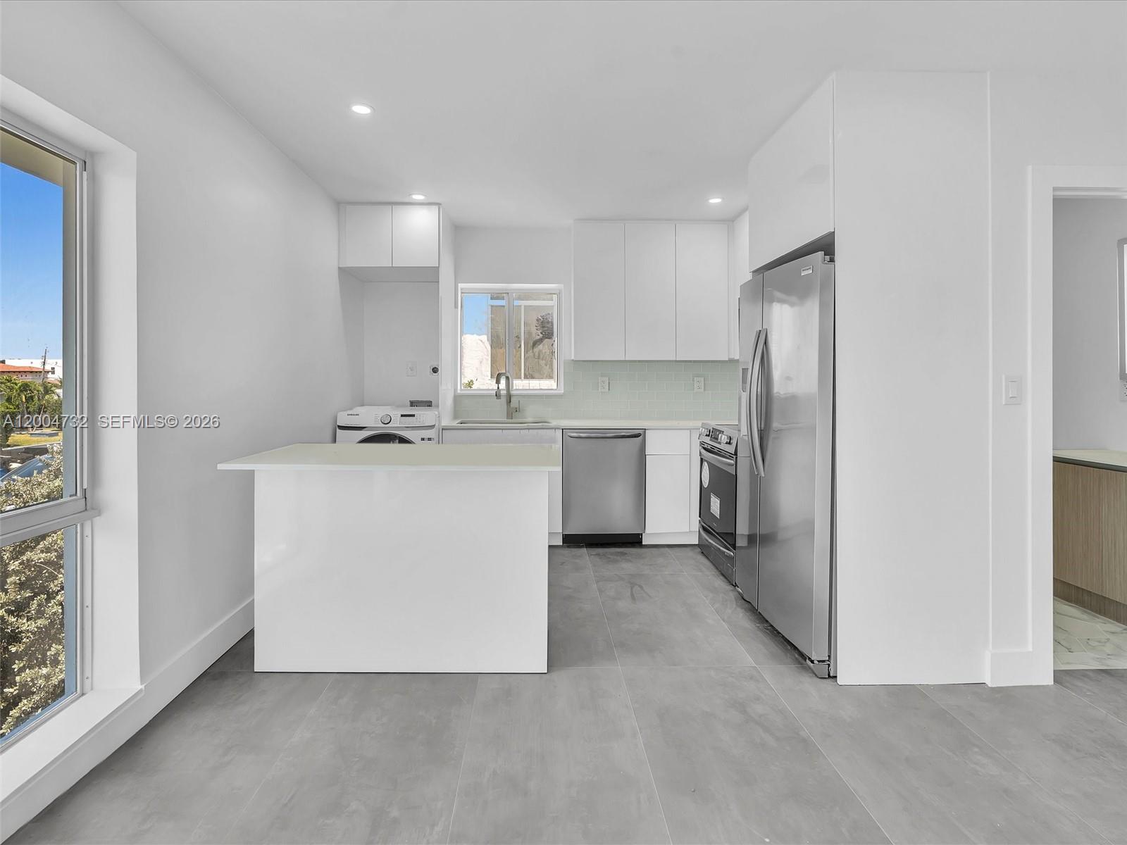 11900 N Bayshore Dr #206, North Miami FL 33181