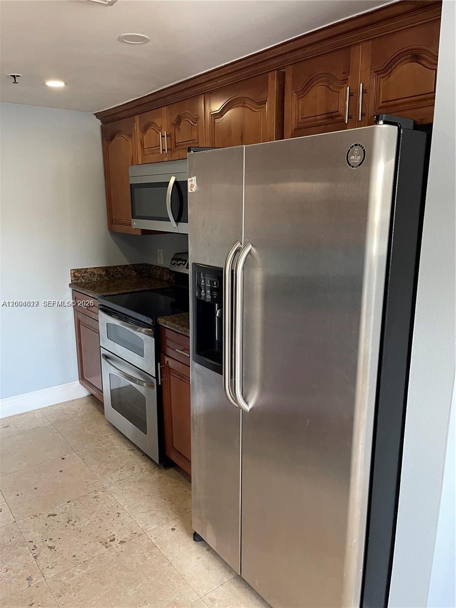 2415 NW 16th St Rd #102, Miami FL 33125