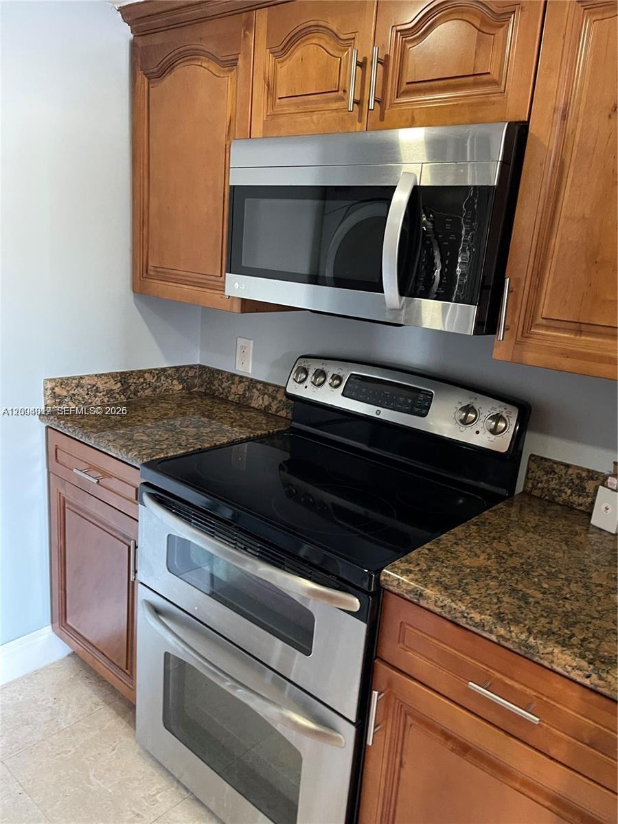 2415 NW 16th St Rd #102, Miami FL 33125