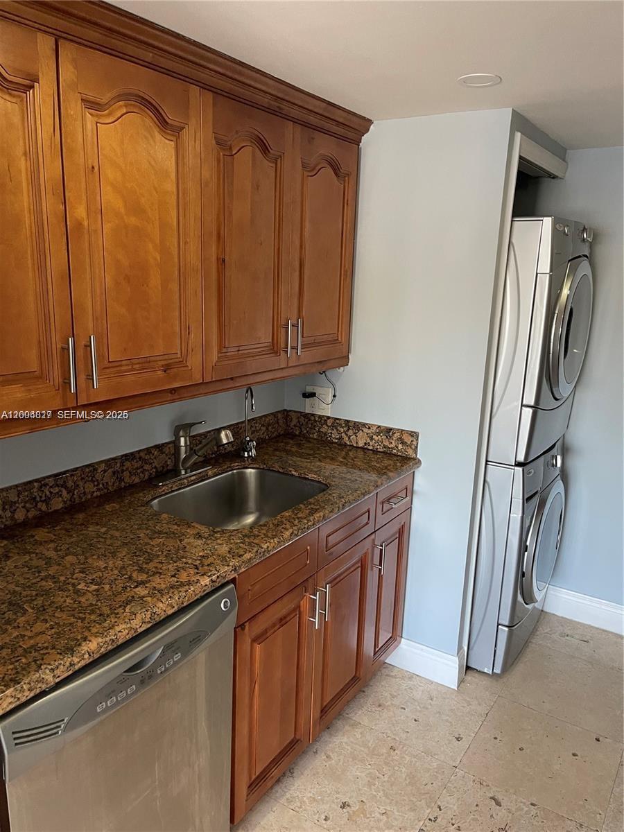 2415 NW 16th St Rd #102, Miami FL 33125