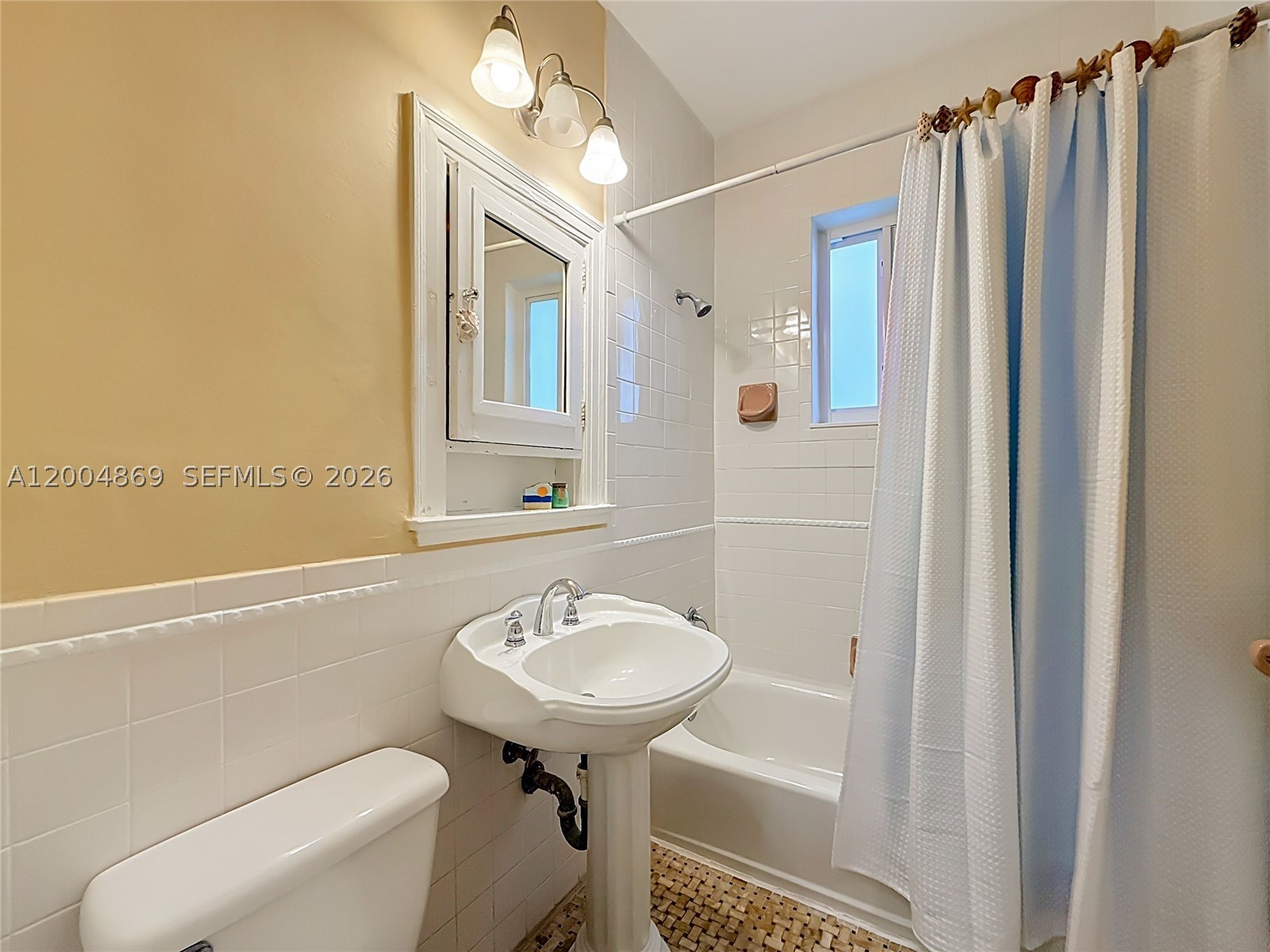1029 Harrison St, Hollywood FL 33019