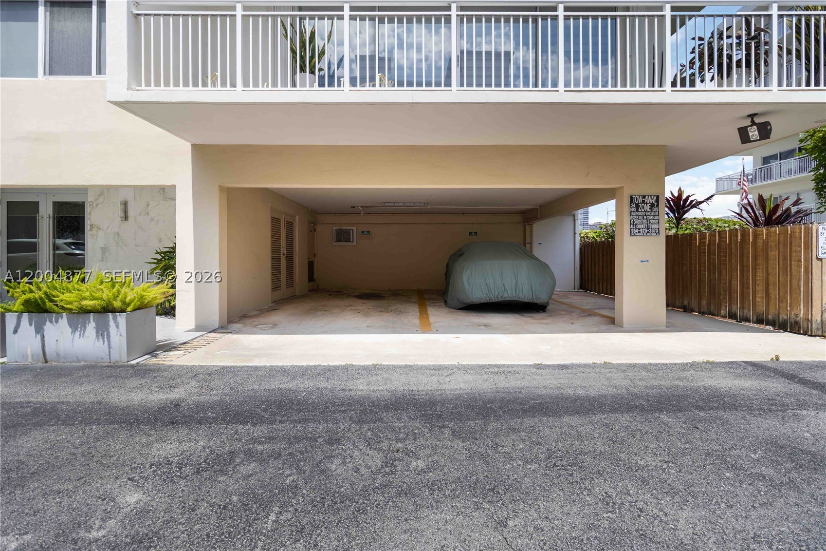 126 Golden Isles Dr #32A, Hallandale Beach FL 33009
