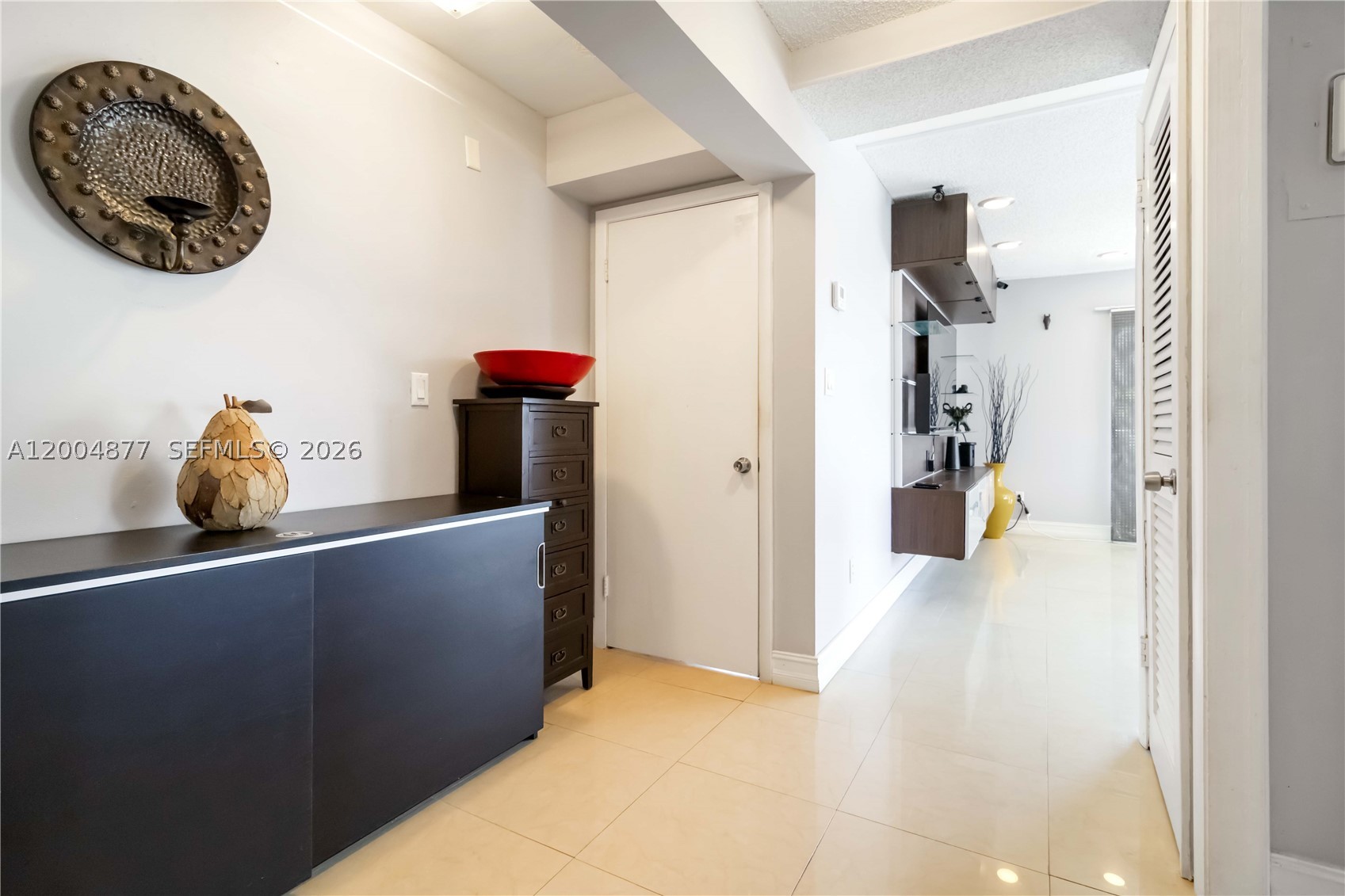 126 Golden Isles Dr #32A, Hallandale Beach FL 33009