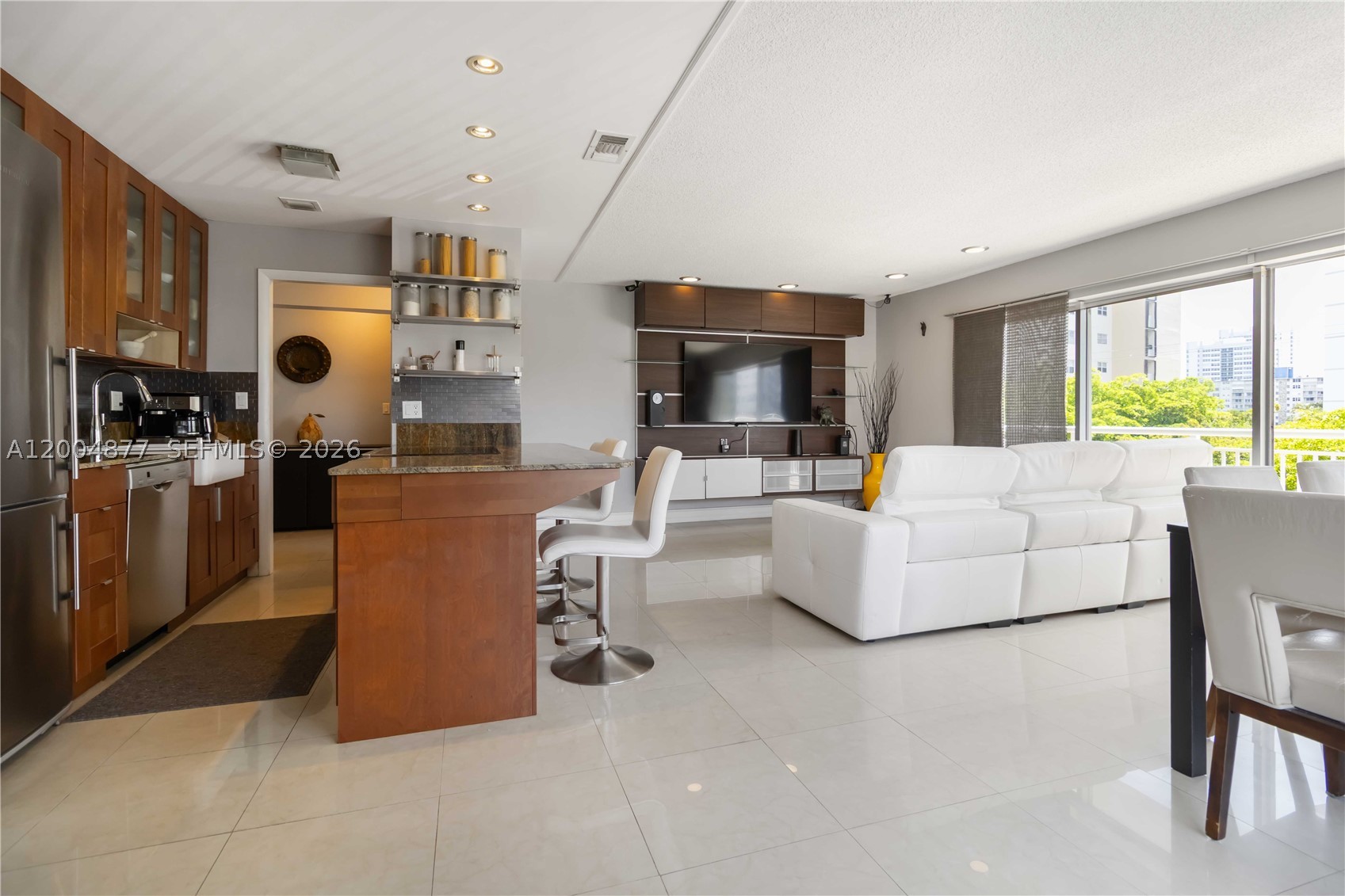 126 Golden Isles Dr #32A, Hallandale Beach FL 33009