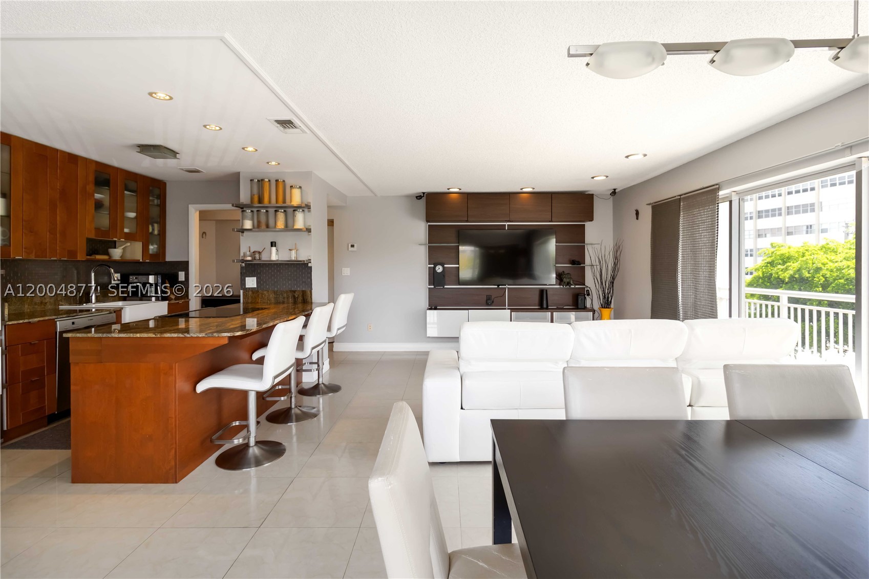 126 Golden Isles Dr #32A, Hallandale Beach FL 33009