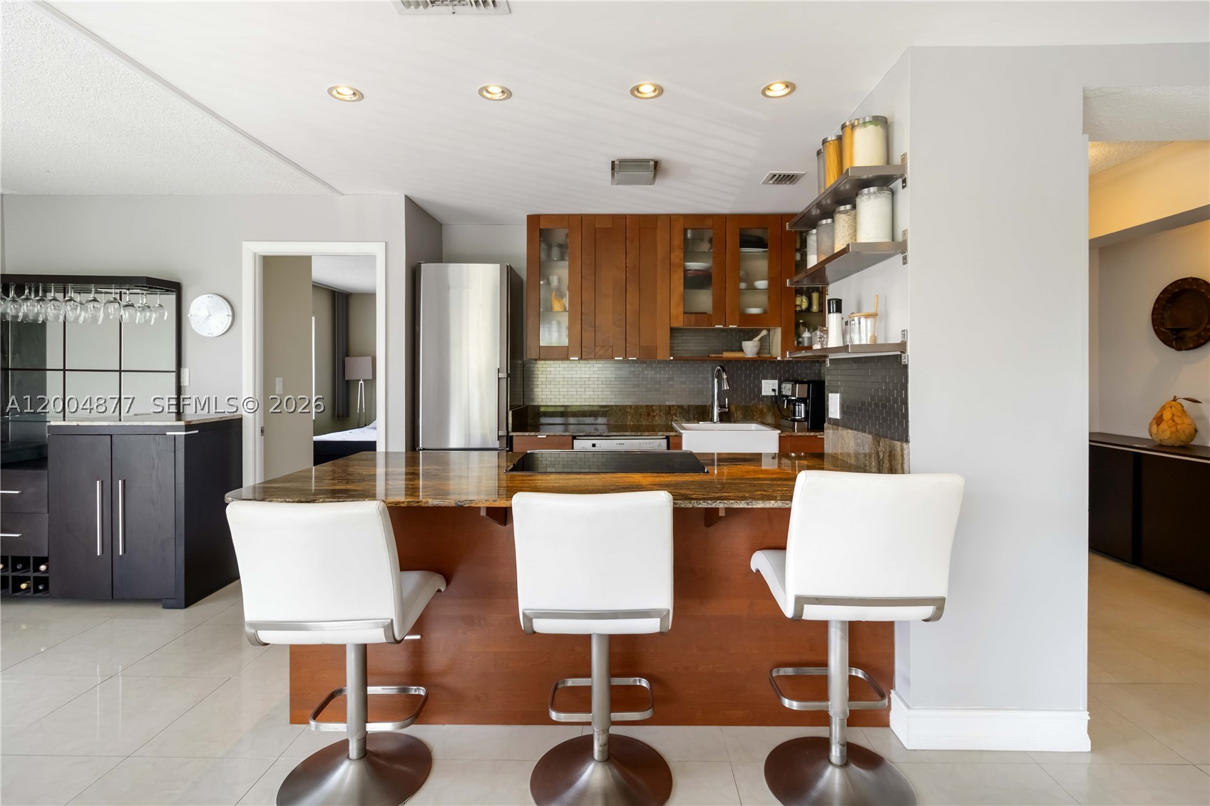 126 Golden Isles Dr #32A, Hallandale Beach FL 33009