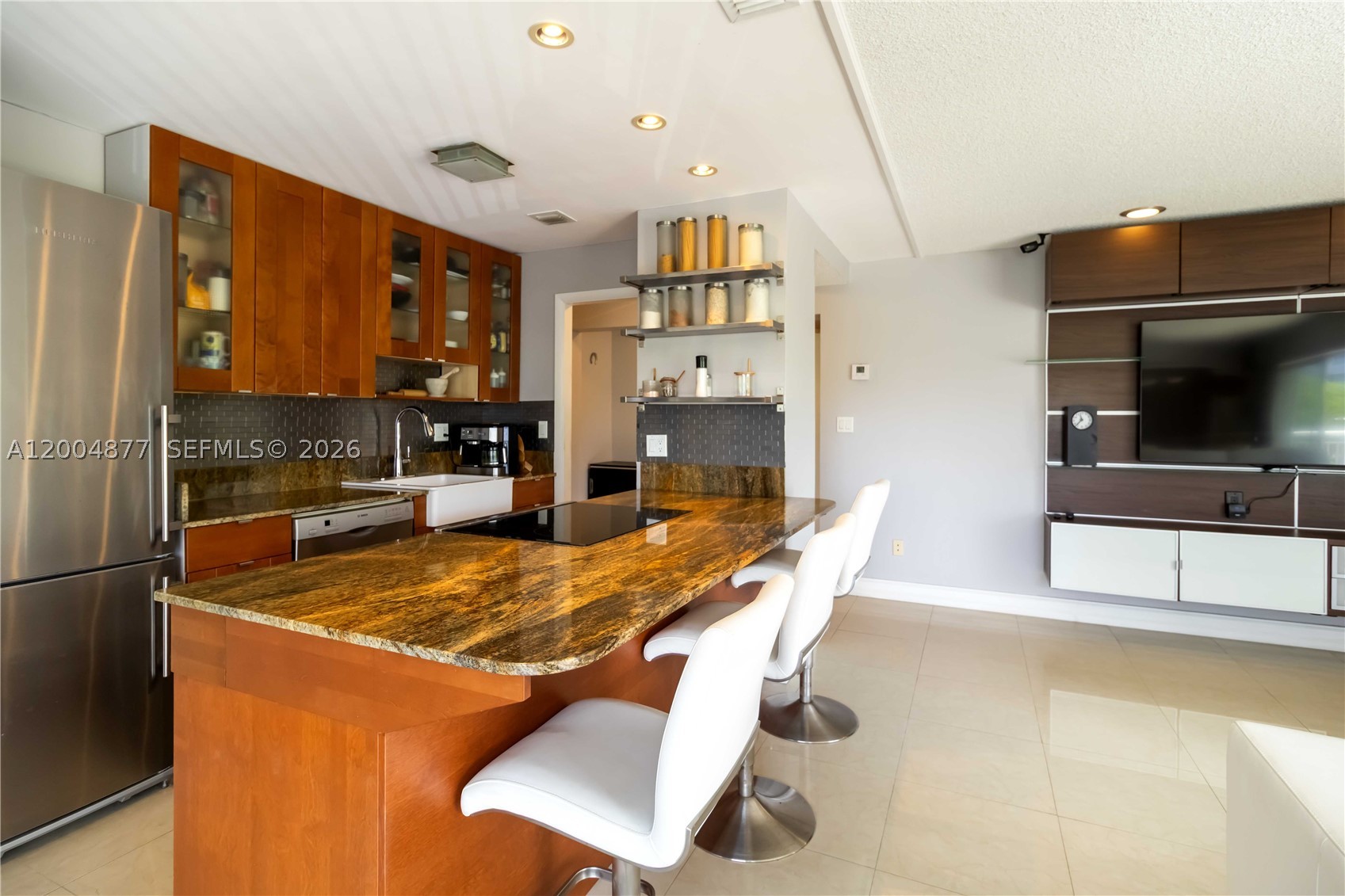 126 Golden Isles Dr #32A, Hallandale Beach FL 33009
