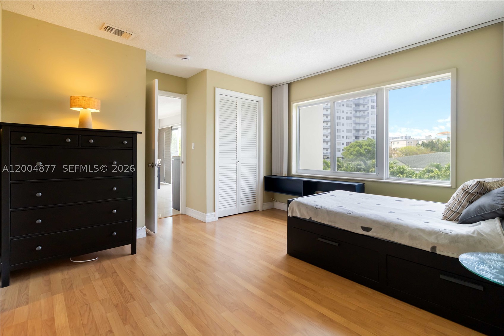 126 Golden Isles Dr #32A, Hallandale Beach FL 33009