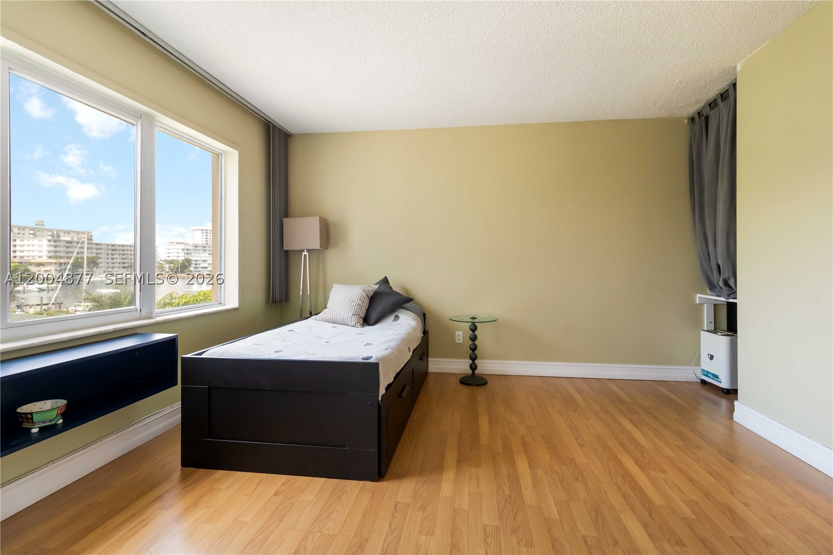 126 Golden Isles Dr #32A, Hallandale Beach FL 33009