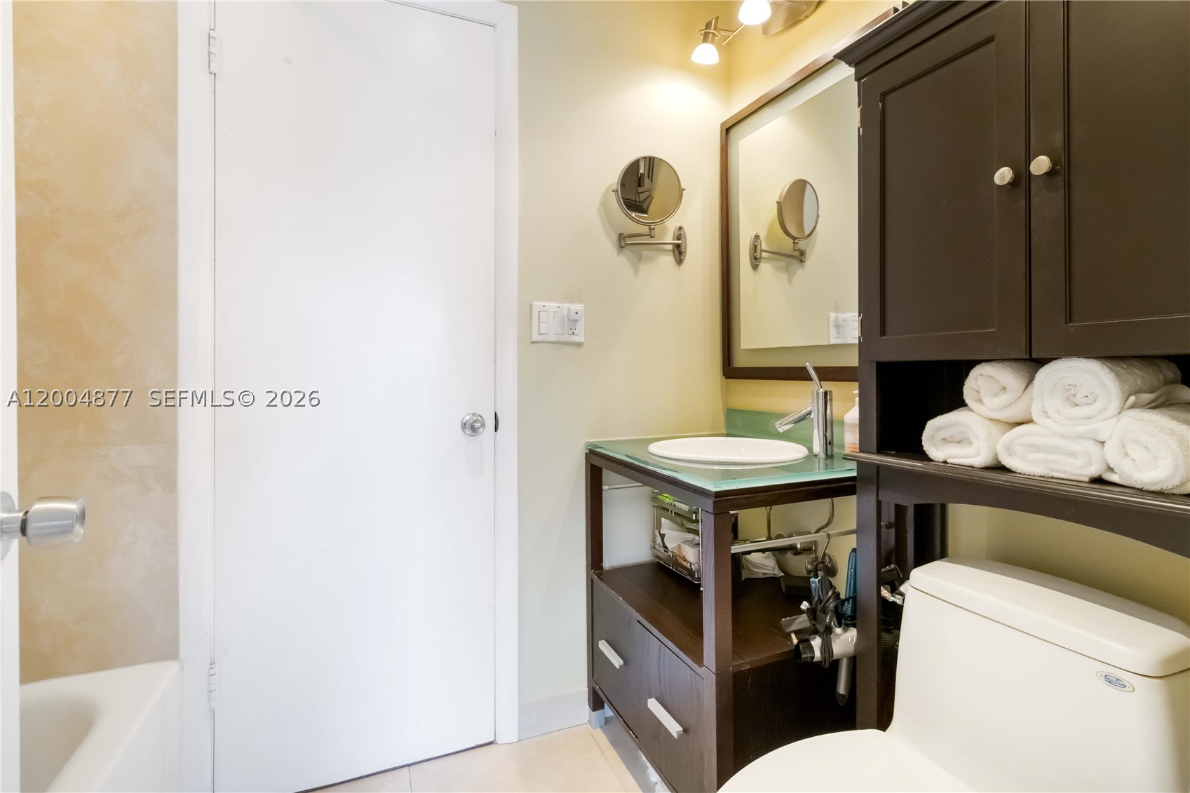 126 Golden Isles Dr #32A, Hallandale Beach FL 33009
