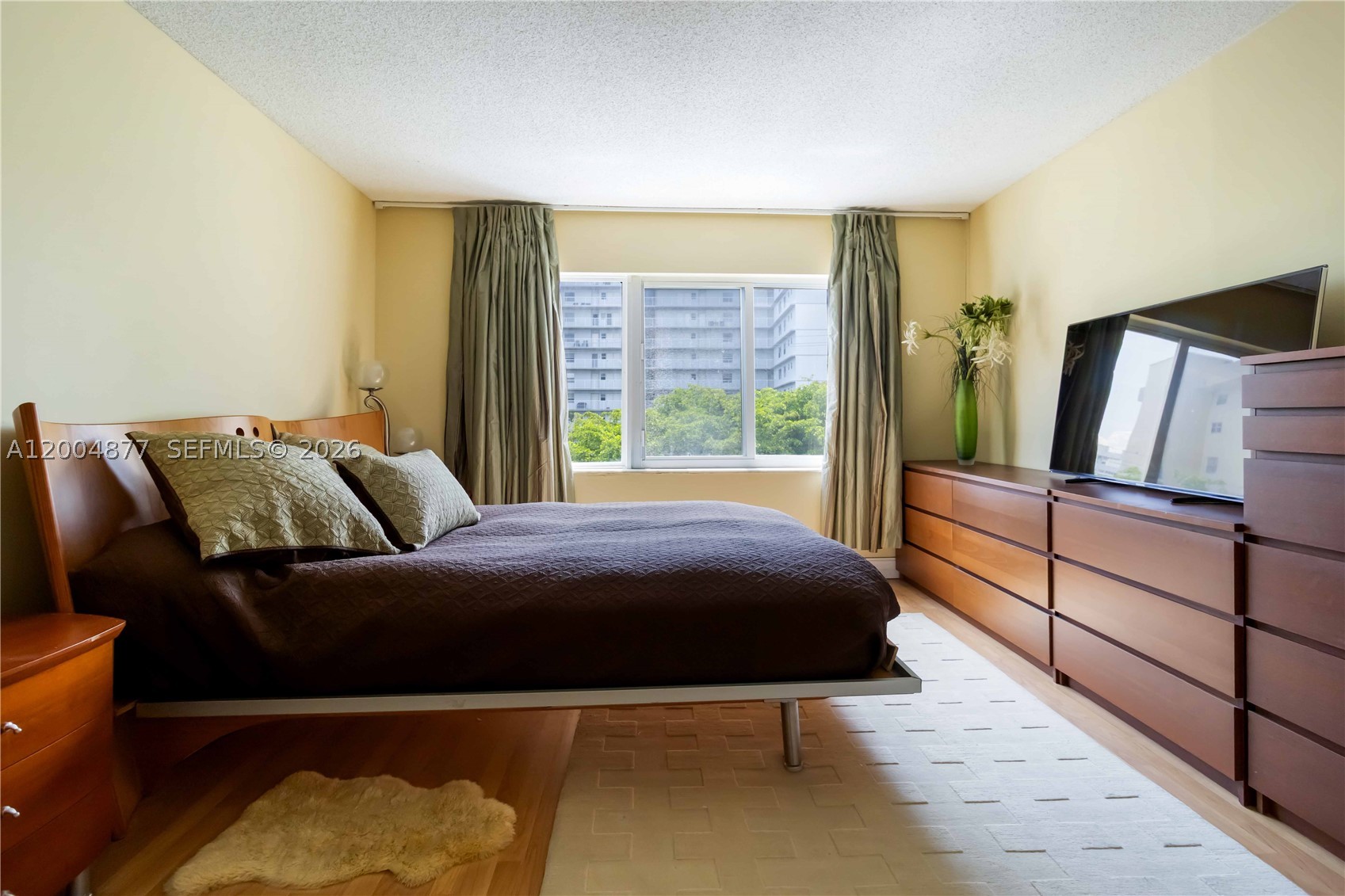 126 Golden Isles Dr #32A, Hallandale Beach FL 33009