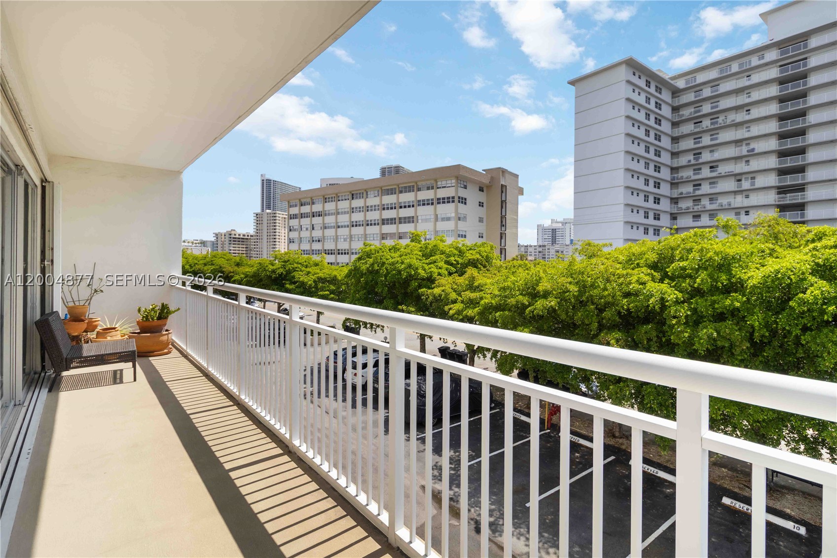 126 Golden Isles Dr #32A, Hallandale Beach FL 33009