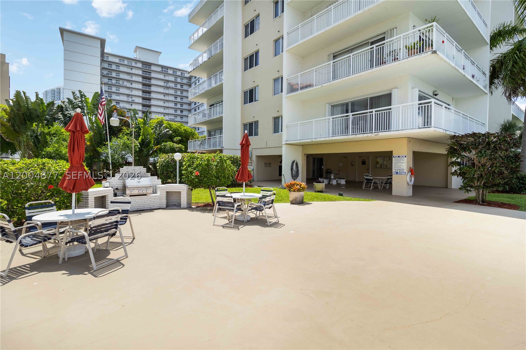 126 Golden Isles Dr #32A, Hallandale Beach FL 33009
