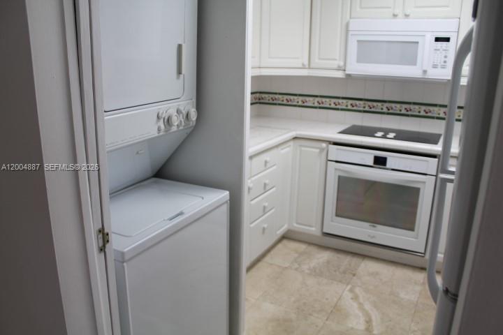 540 Brickell Key Dr #724, Miami FL 33131