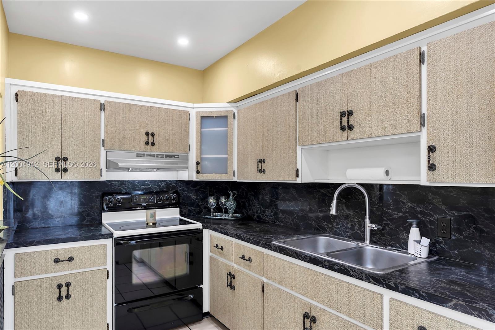3694 NW 20th St, Miami FL 33142