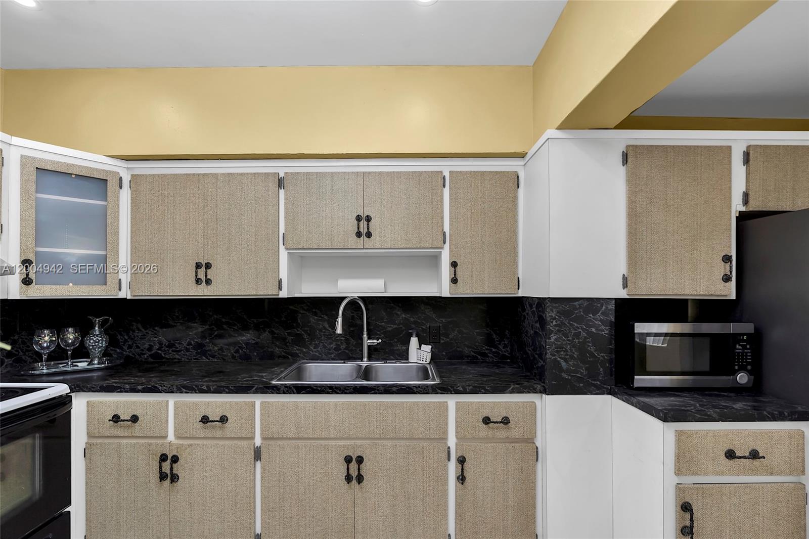 3694 NW 20th St, Miami FL 33142