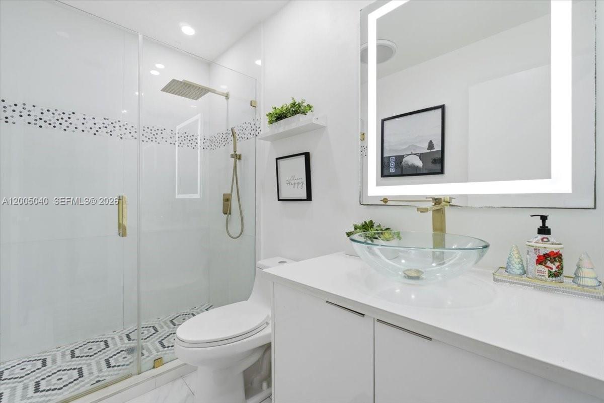 740 SW 7th Ave, Hallandale Beach FL 33009