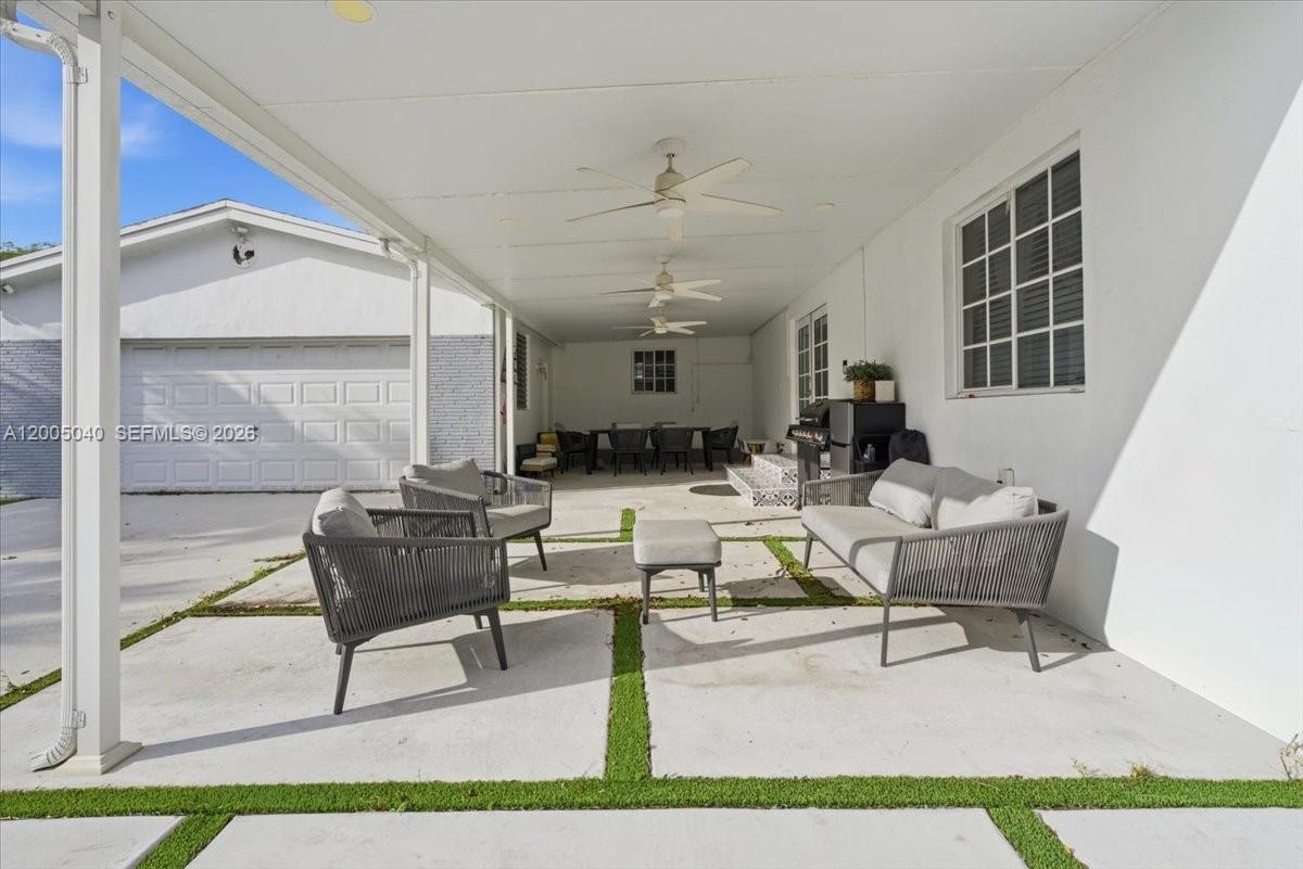 740 SW 7th Ave, Hallandale Beach FL 33009