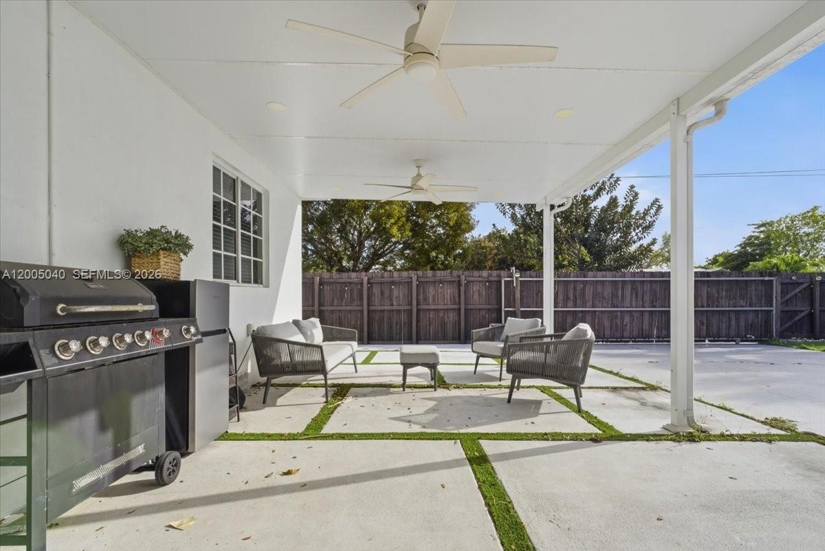 740 SW 7th Ave, Hallandale Beach FL 33009
