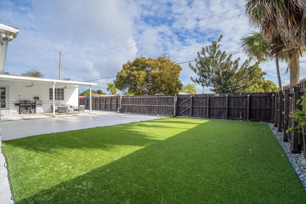 740 SW 7th Ave, Hallandale Beach FL 33009