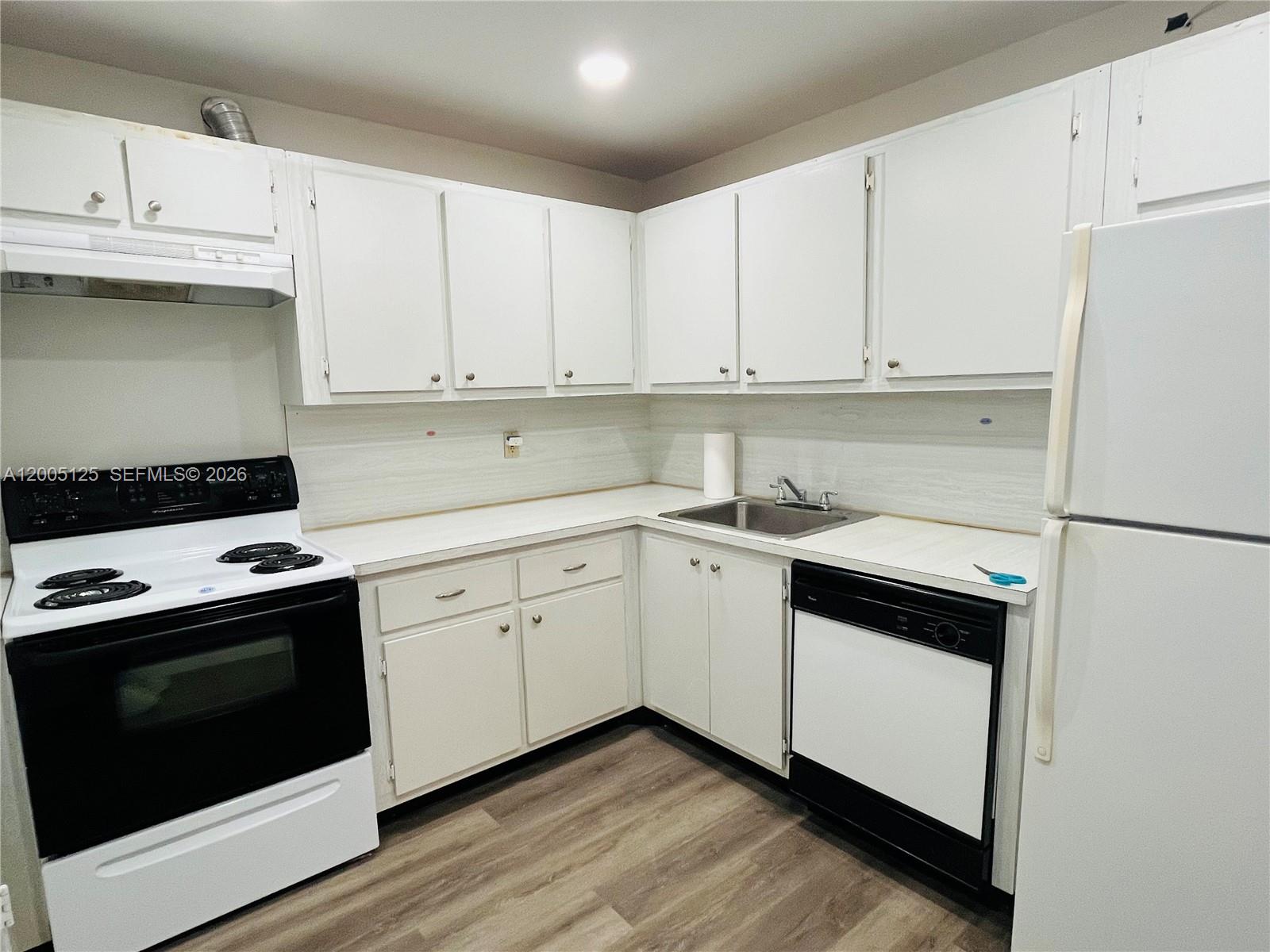 401 Golden Isles Dr #716, Hallandale Beach FL 33009