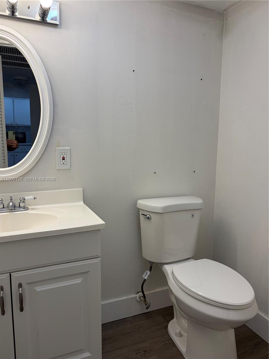 401 Golden Isles Dr #716, Hallandale Beach FL 33009