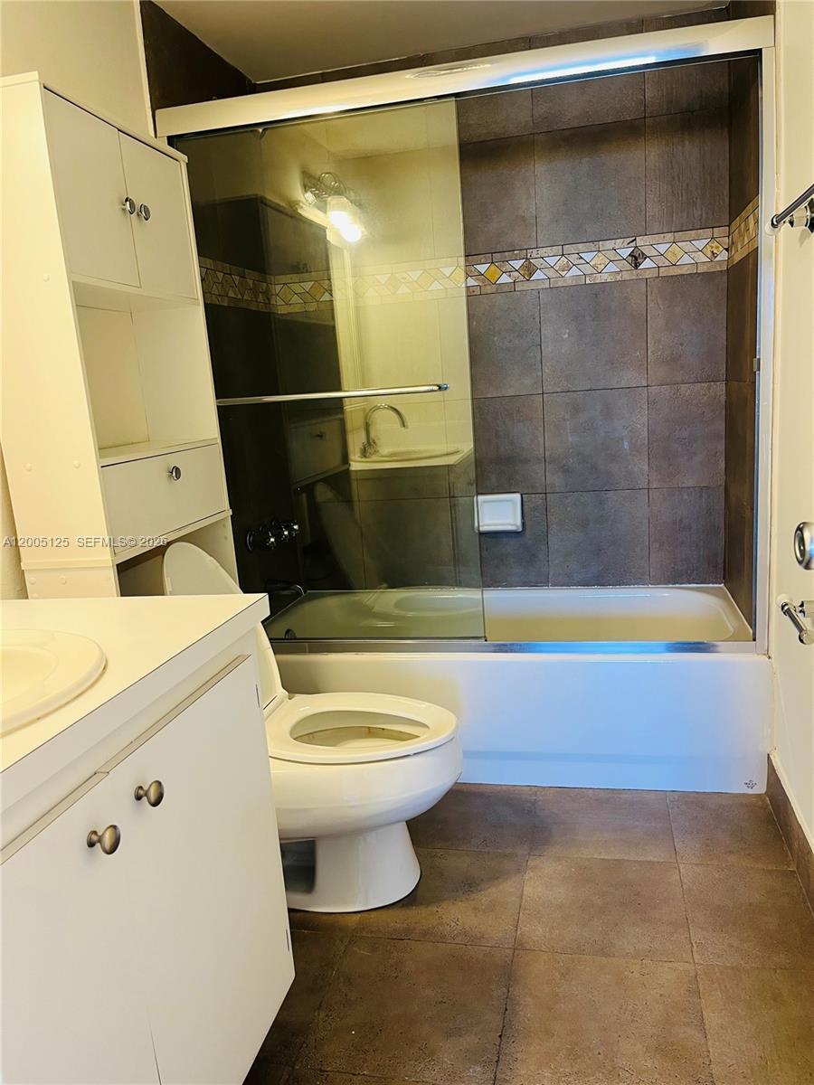 401 Golden Isles Dr #716, Hallandale Beach FL 33009