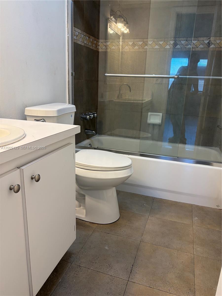 401 Golden Isles Dr #716, Hallandale Beach FL 33009