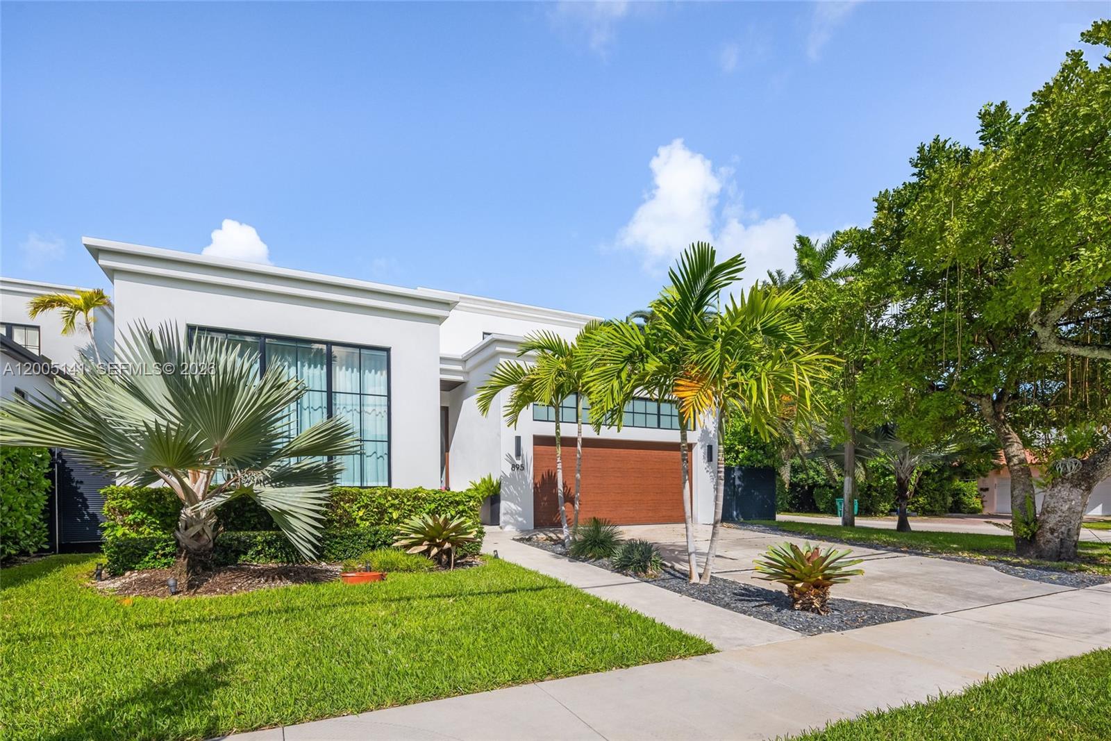 895 NE 76th St, Miami FL 33138