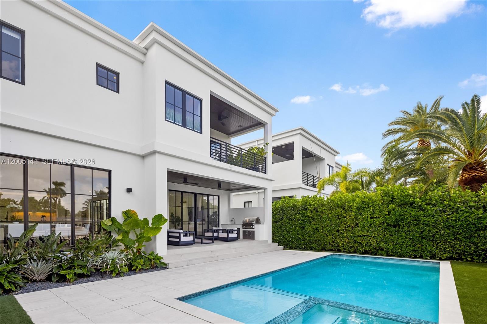 895 NE 76th St, Miami FL 33138