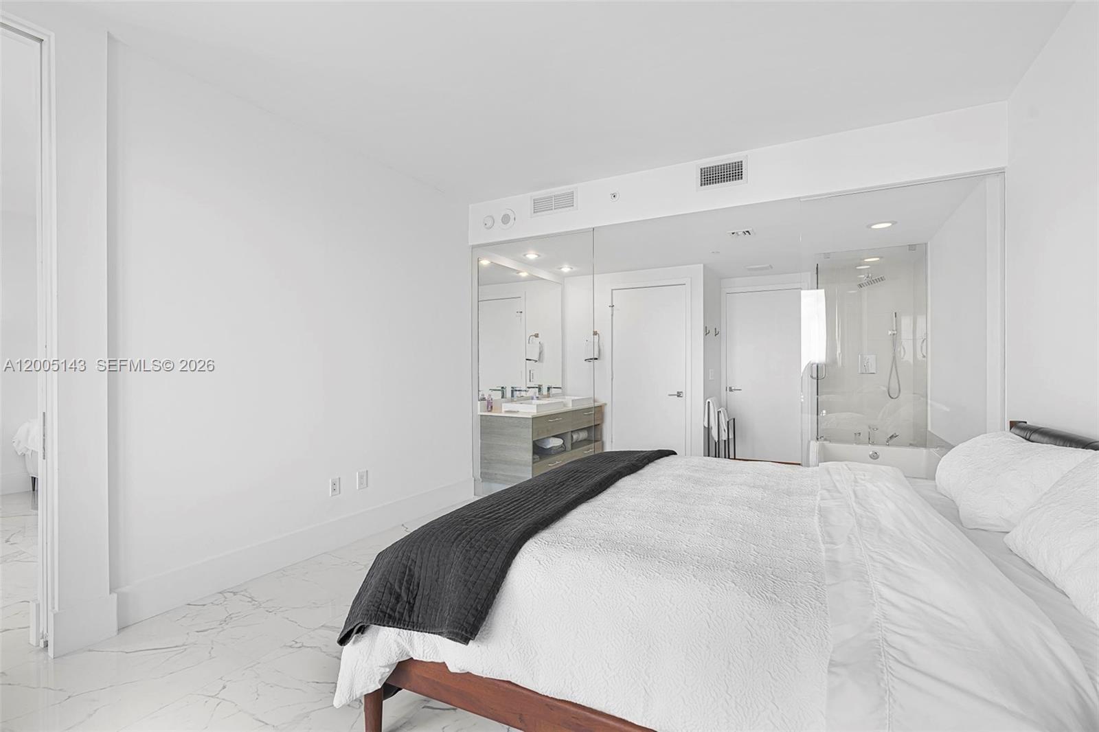 650 NE 32nd St #4903, Miami FL 33137
