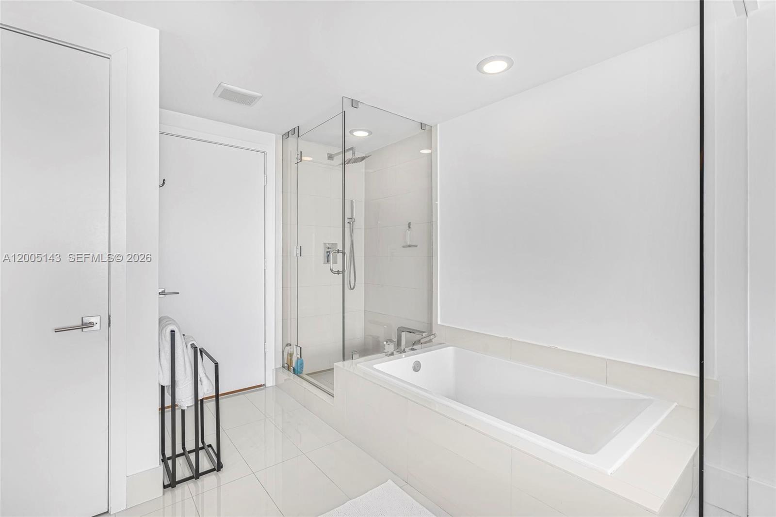 650 NE 32nd St #4903, Miami FL 33137