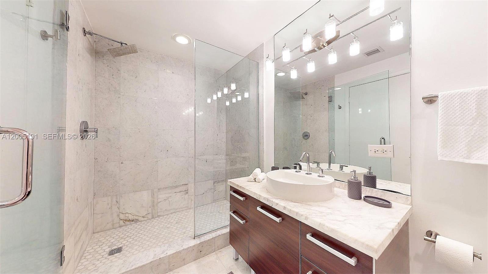 244 Biscayne Blvd #704, Miami FL 33132