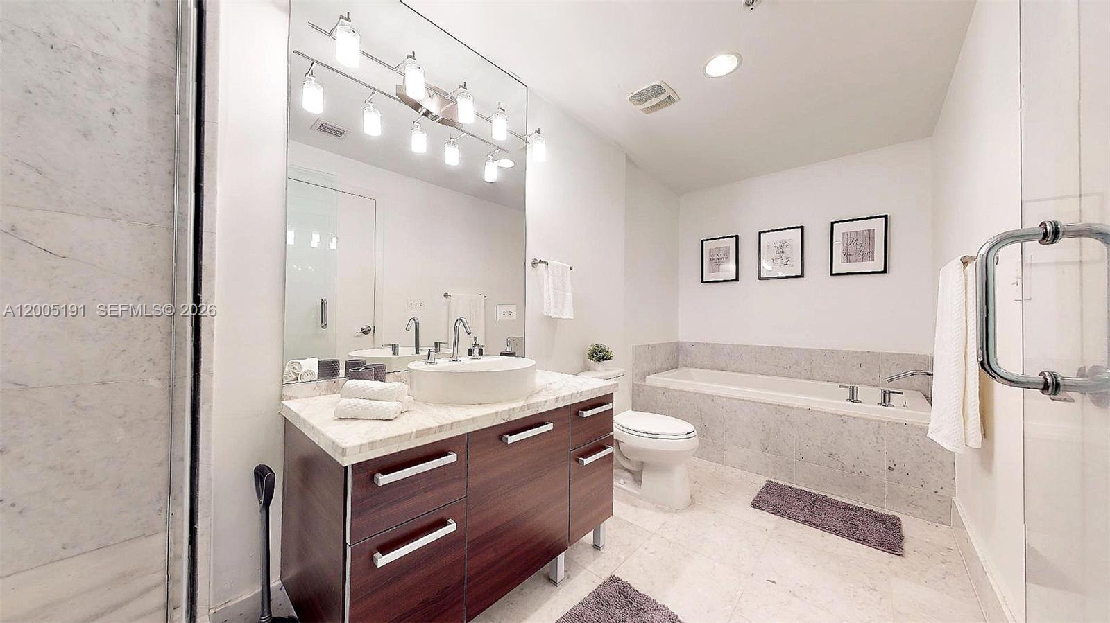 244 Biscayne Blvd #704, Miami FL 33132