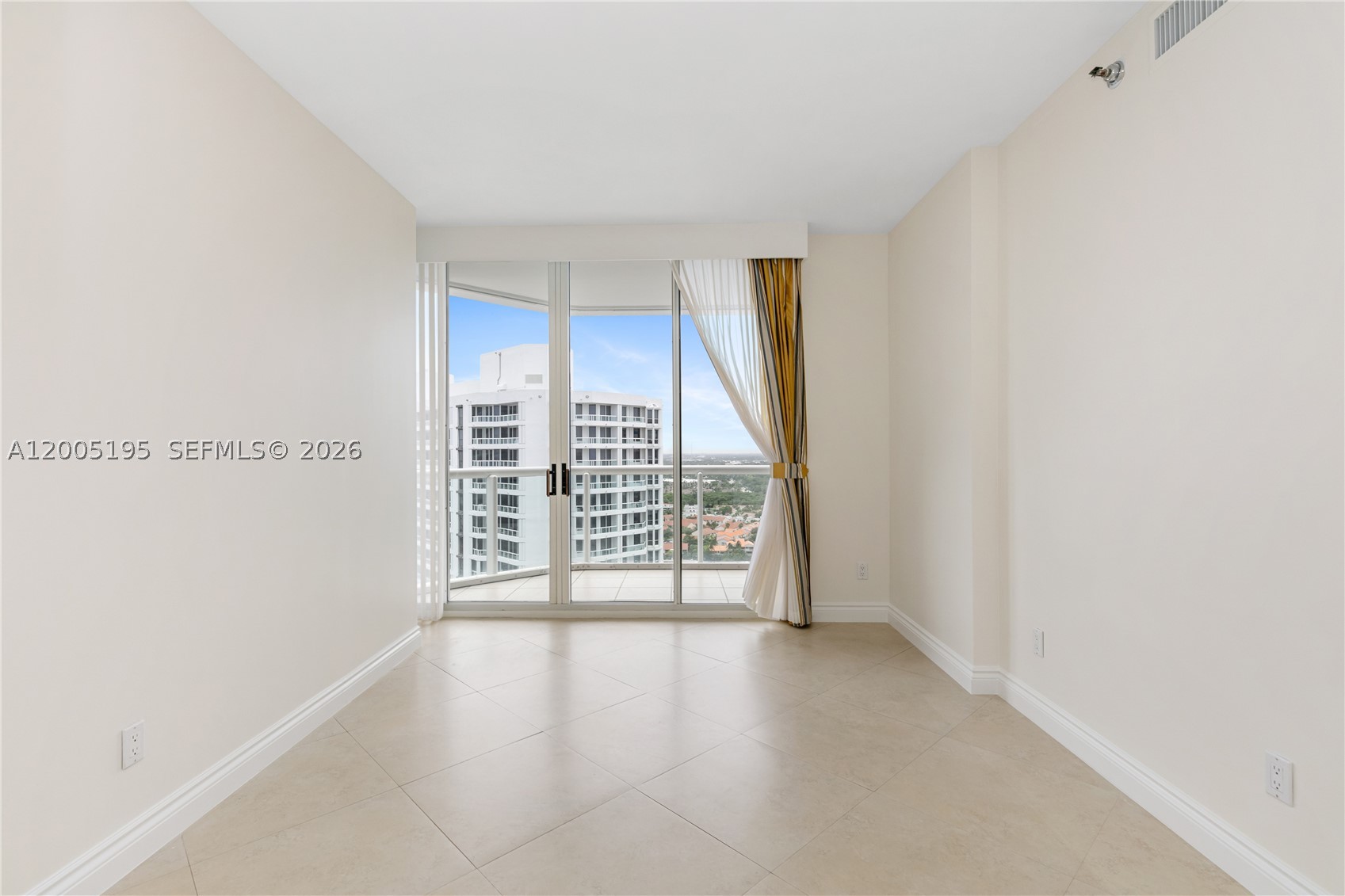 21150 Point PL #LPH 2902, Aventura FL 33180