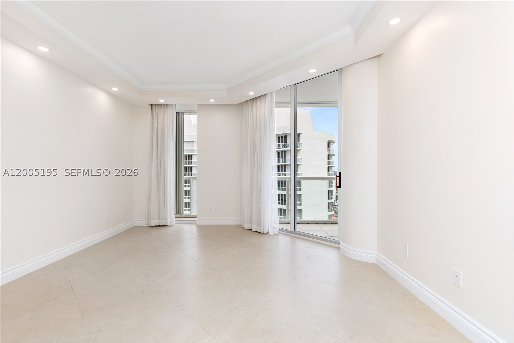 21150 Point PL #LPH 2902, Aventura FL 33180